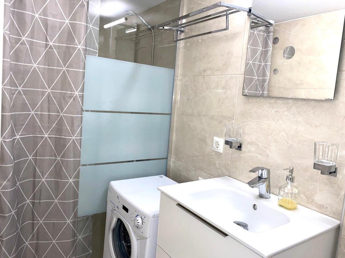 Dafni'S Home Is In 200M To Metro Ag Ioanis Атина Екстериор снимка